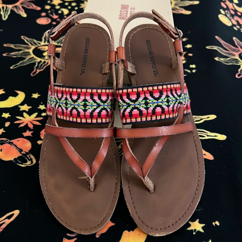 GUC mossimo leather and bohemian print sandal sz 8. You need these!